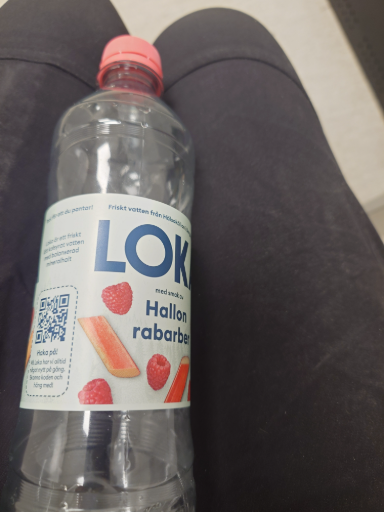 Loka Hallon rabarber dryck