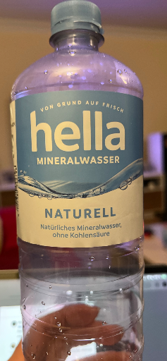 hella Mineralwasser Naturell