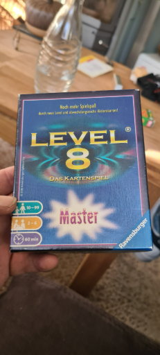 LEVEL 8 - Das Kartenspiel