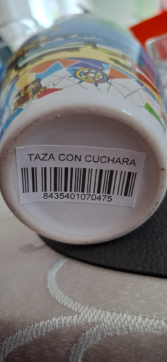 Taza de cerámica con cuchara