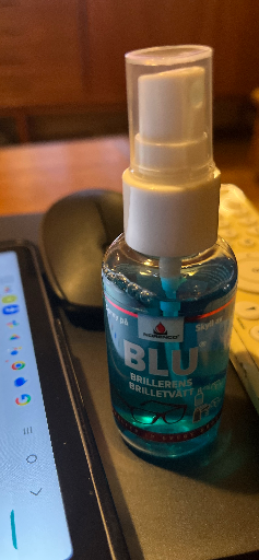 BLU BRILLERENS BRILLETVATT cleaner