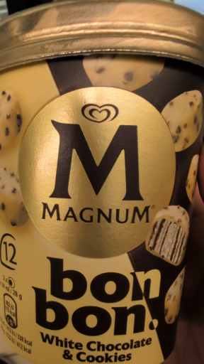 Magnum bon bon! White Chocolate & Cookies