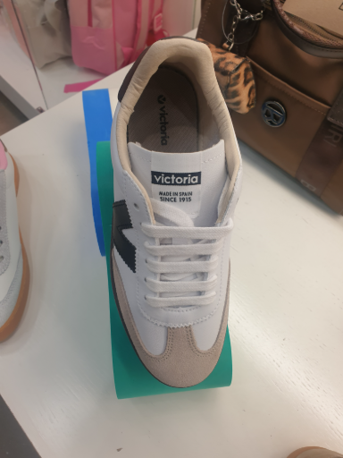 Victoria sneakers