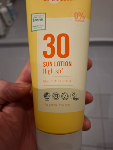 Hawaiian Tropic Sheer Touch Ultra Radiance Lotion Sunscreen SPF 30
