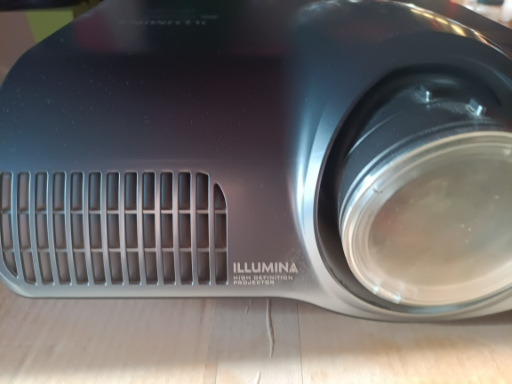 Hitachi PJ-LC7 Projector