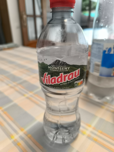 Viladrau agua mineral natural