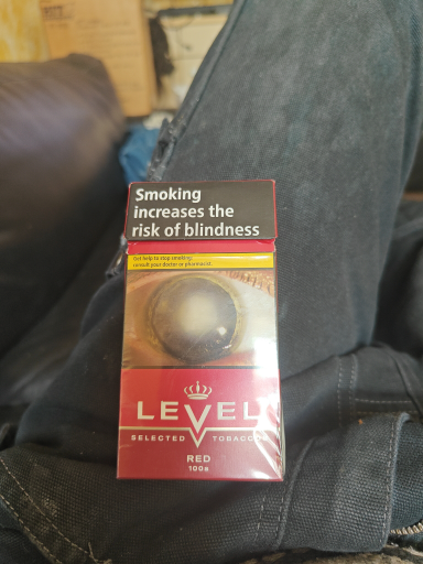 LEVEL SELECTED TOBACCO RED cigarette pack