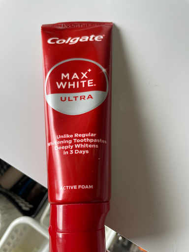 Colgate Max White Ultra Freshness Pearls Whitening Toothpaste