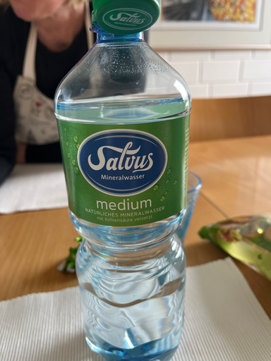Salvus Mineralwasser medium