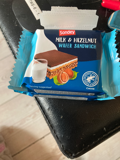 Sondey Milk & Hazelnut Wafer Sandwich