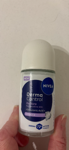 NIVEA Derma Control Sensitive Deodorant Spray