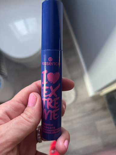 essence I Love Extreme Volume Waterproof Mascara