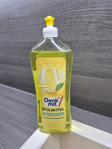 Denk mit Spülmittel