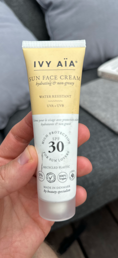 IVY AIA Sun Face Cream