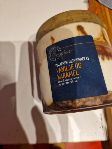 Premia Caramel-Vanilla Cream Ice Cream with Lingonberry Jam