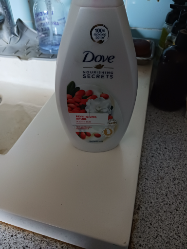 Dove Nourishing Secrets Revitalising Ritual Goji Berries Shower Gel