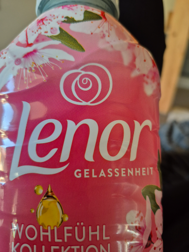 Lenor Gelassenheit Weichspüler Kirschblüte & Edelsalbei