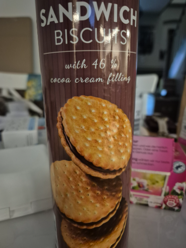 EASIS Sandwich Biscuits with Cocoa Creme