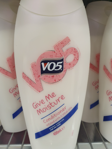 VO5 Give Me Moisture Conditioner