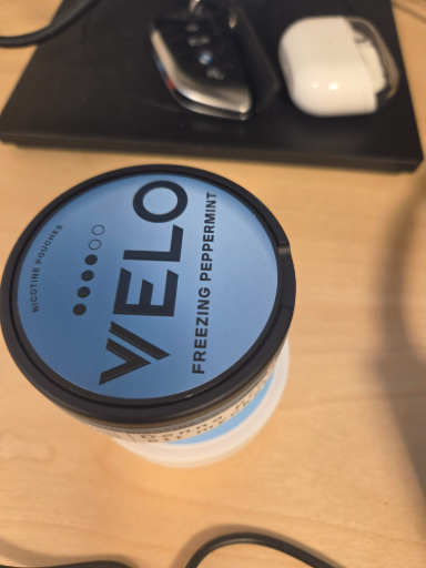 VELO Freezing Peppermint nicotine pouches