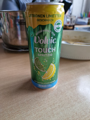 Volvic Touch Spritzig Lemon Lime
