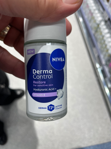NIVEA Derma Control Restore