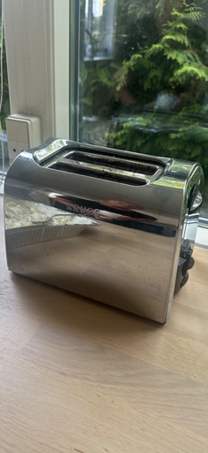 Toastmaster Model D126T electric toaster