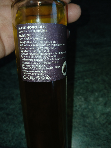 Maslinovo ulje with black truffle