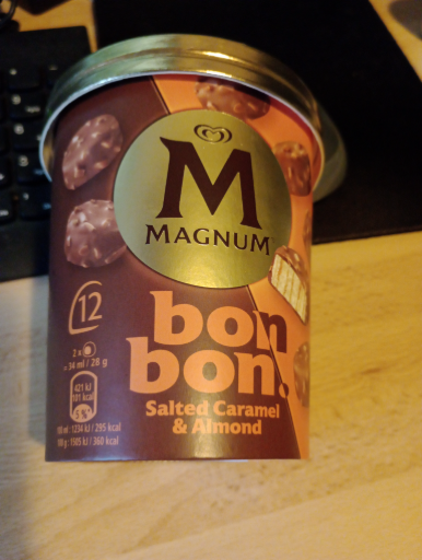Magnum bon bon Salted Caramel & Almond