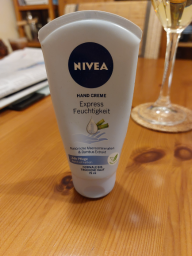 NIVEA Hand Creme Express Feuchtigkeit