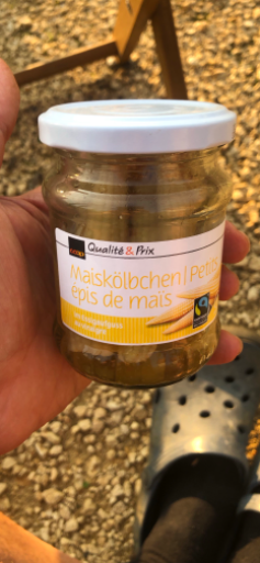 Maiskölbchen im Essigaufguss