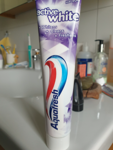 Aquafresh Active White Tandkräm