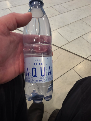 Frische bottled water