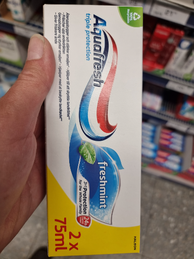 Aquafresh toothpaste - Freshmint