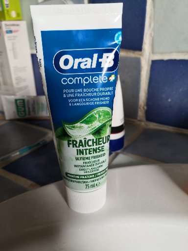 Oral-B Complete Fraîcheur Intense Menthe Fraîche Dentifrice Doux pour l'Émail - 75 ml
