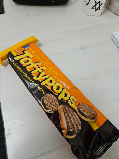 Lyons Toffypops biscuits
