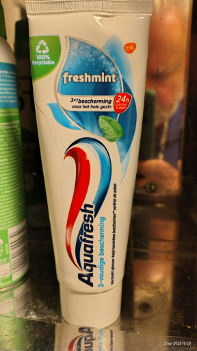 Aquafresh Triple Protection Extra Fresh + Whitening Fresh Mint Fluoride Toothpaste