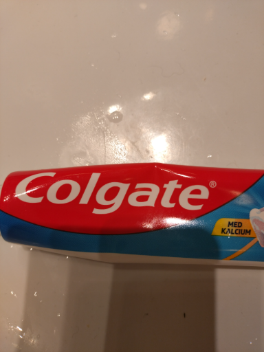 Colgate Total Whitening Toothpaste with Stannous Fluoride and Zinc, Sensitivity Relief and Cavity Protection Mint, 4.8 Oz (Pack of 2)