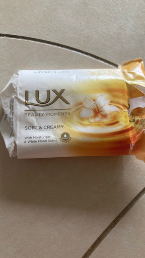 Lux Beauty Moments Soft & Creamy Soap