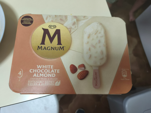 Magnum White Chocolate Almond