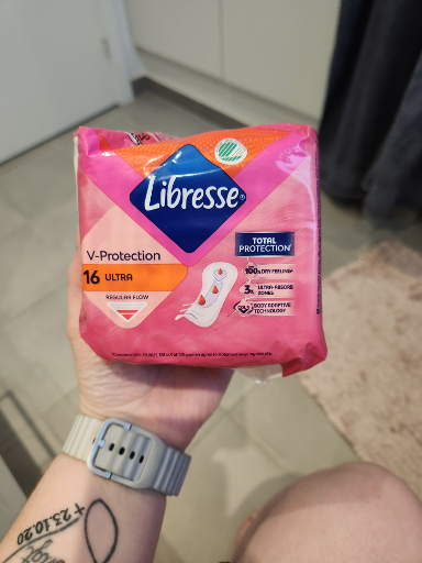 Libresse V-Protection Ultra+ Regular Sanitary Napkins with Wings