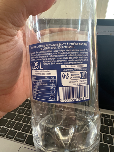 Boisson gazeuse rafraîchissante à l'arôme naturel de citron
