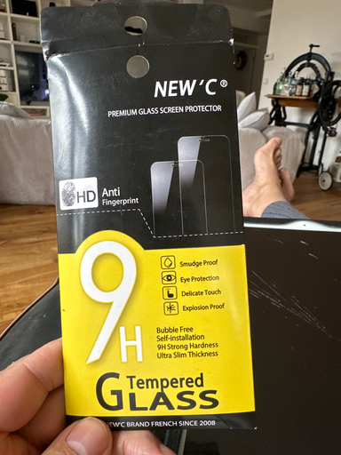 NEW'C Premium Glass Screen Protector für iPhone 16, iPhone 15, iPhone 15 Pro (6,1 Zoll)