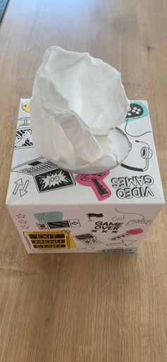 Boîte à mouchoirs Pokéball