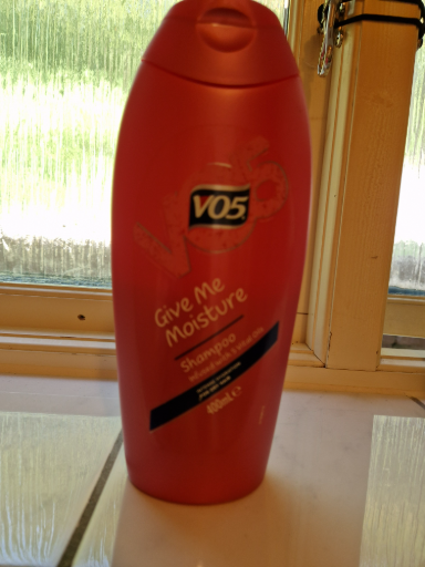 VO5 Give Me Moisture Shampoo