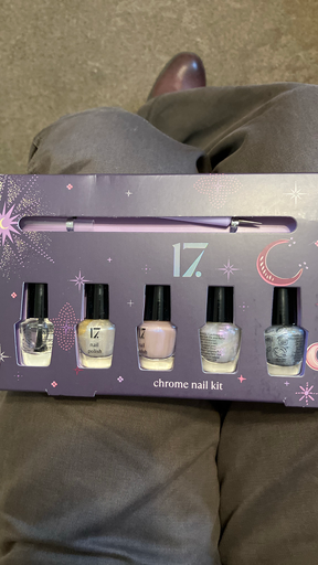17. Chrome Nail Kit